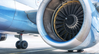 Motor de avión utilizado en los sectores aeroespacial y automotriz.